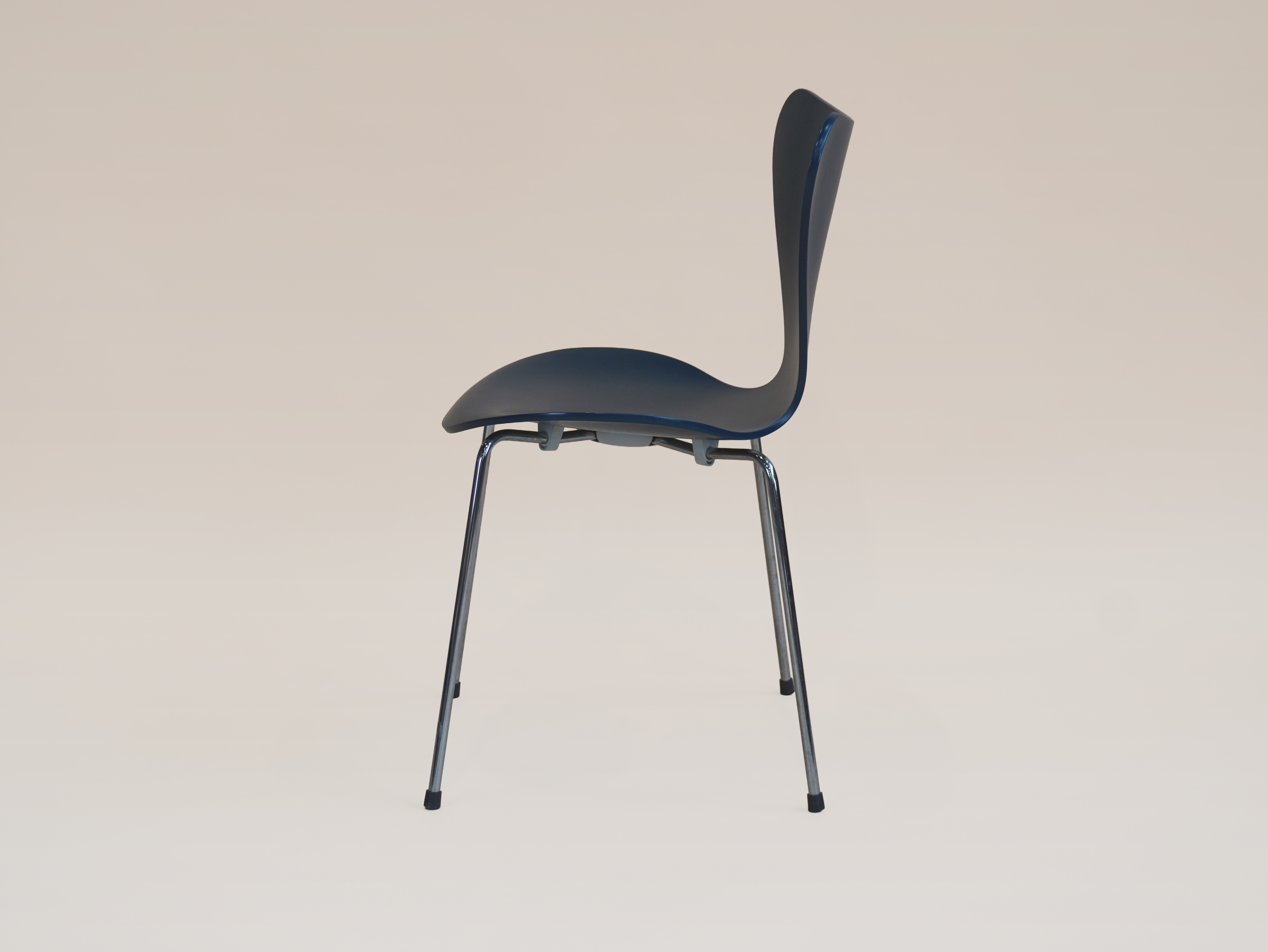 Series 7 Chair in Lacquer
