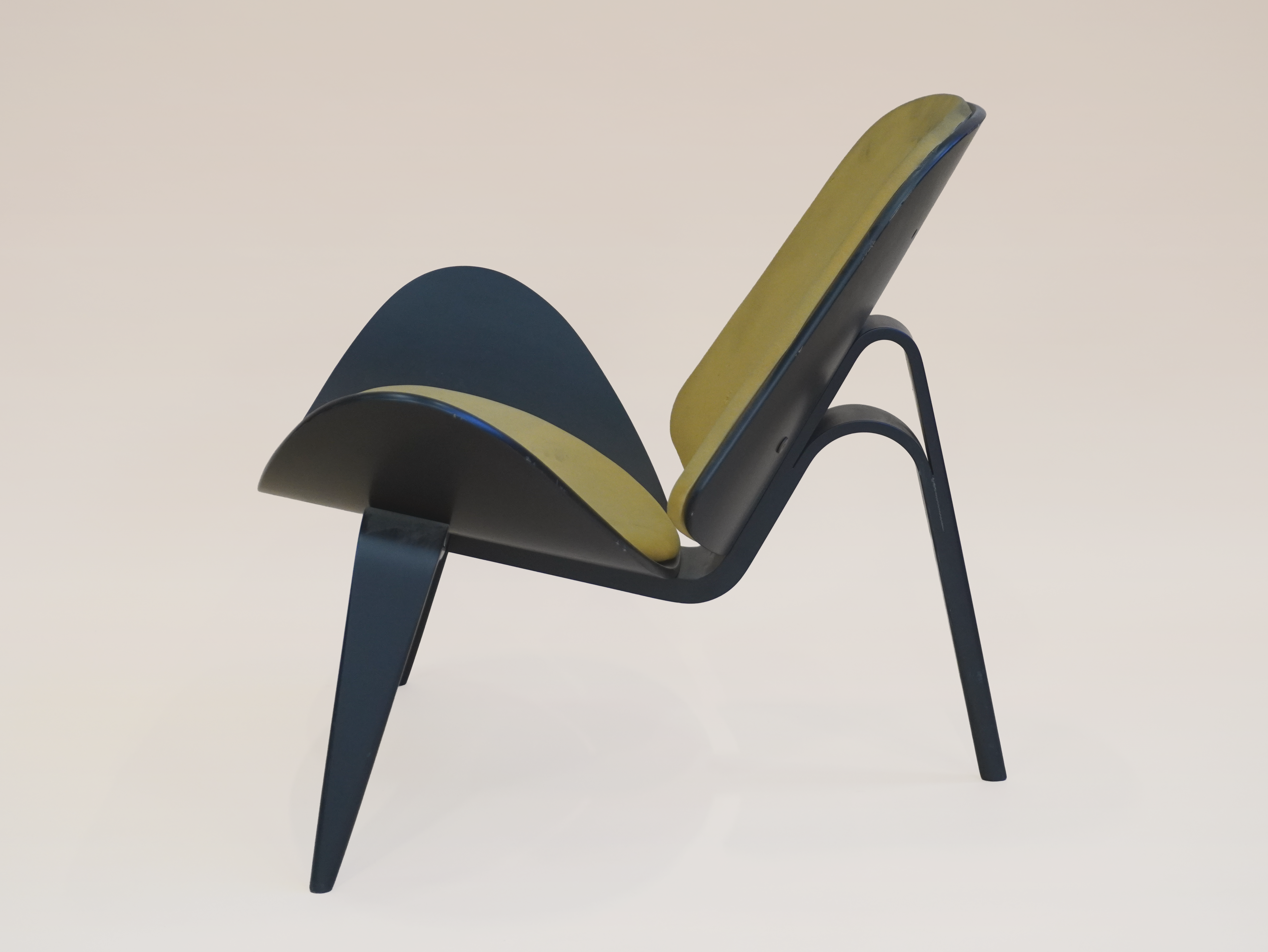 CH07 Shell Chair